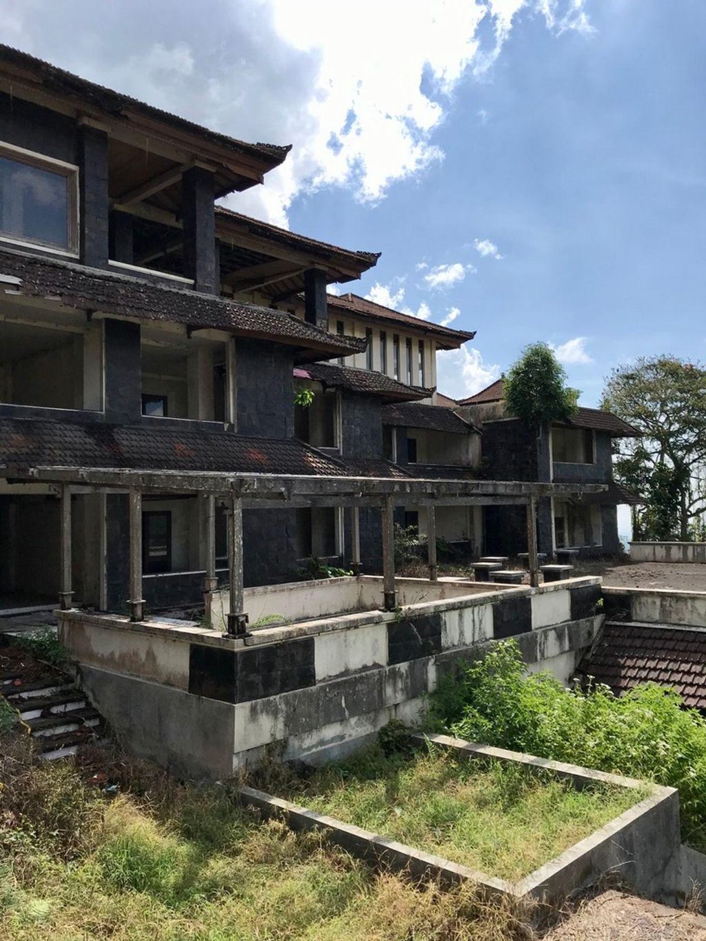 Abandoned hotel Bali